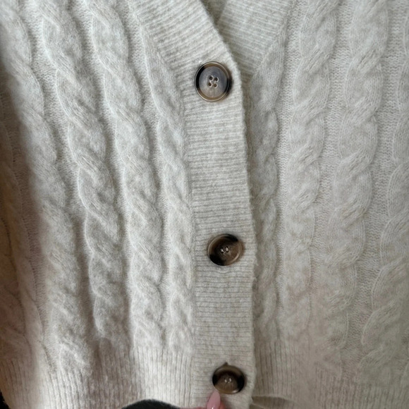 H&M wool chunky cableknit cardigan sweater beige oatmeal vneck button down - Picture 3 of 8